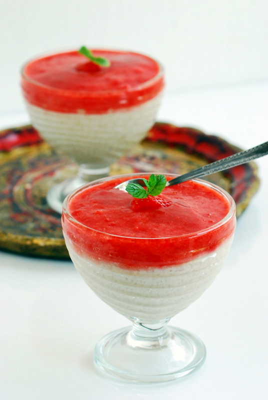 Jaśminowo-migdałowy pudding ryżowy z owocami